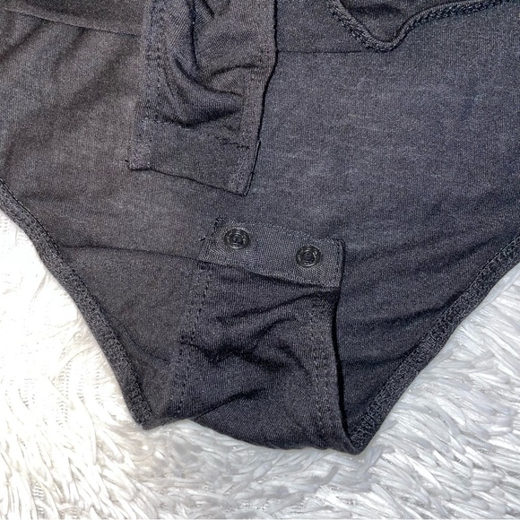 Nwt Roommates white Floral Top ruffle Bodysuit Size X-Large black v-neck button - Picture 8 of 10